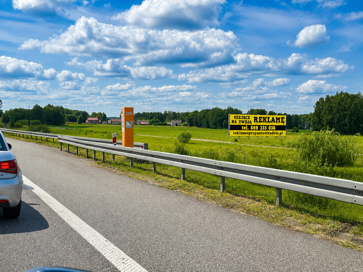 Billboard reklamowy na autostradzie A2 w miejscowości Bobiecko